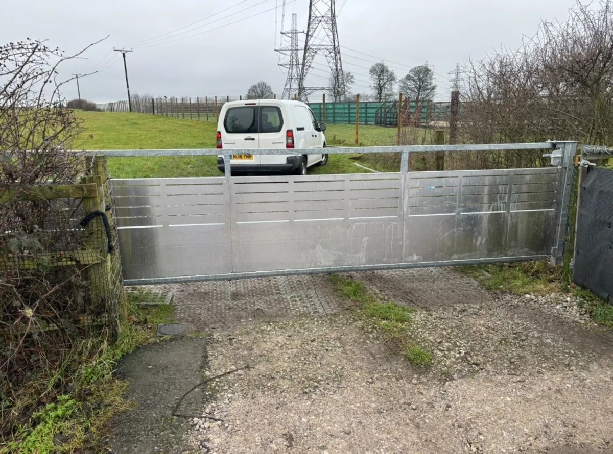 Sliding field/entrance gates - Image 2