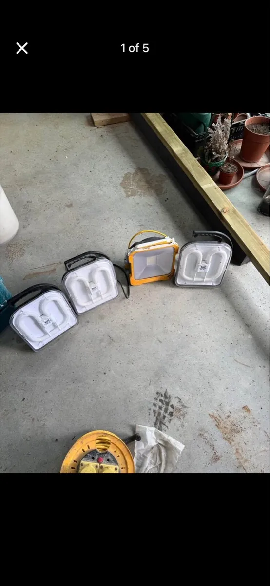 4 110volt Work Lights - Image 1
