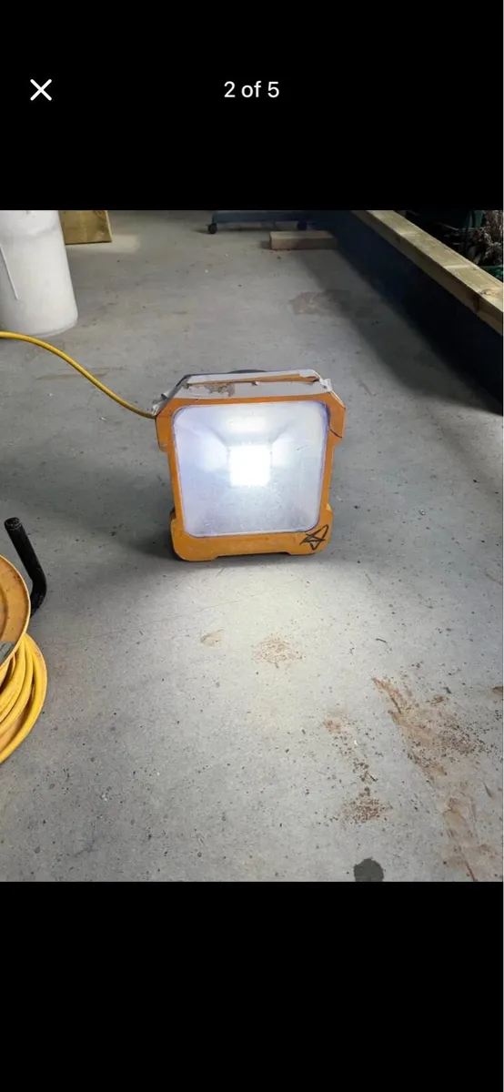 4 110volt Work Lights - Image 2