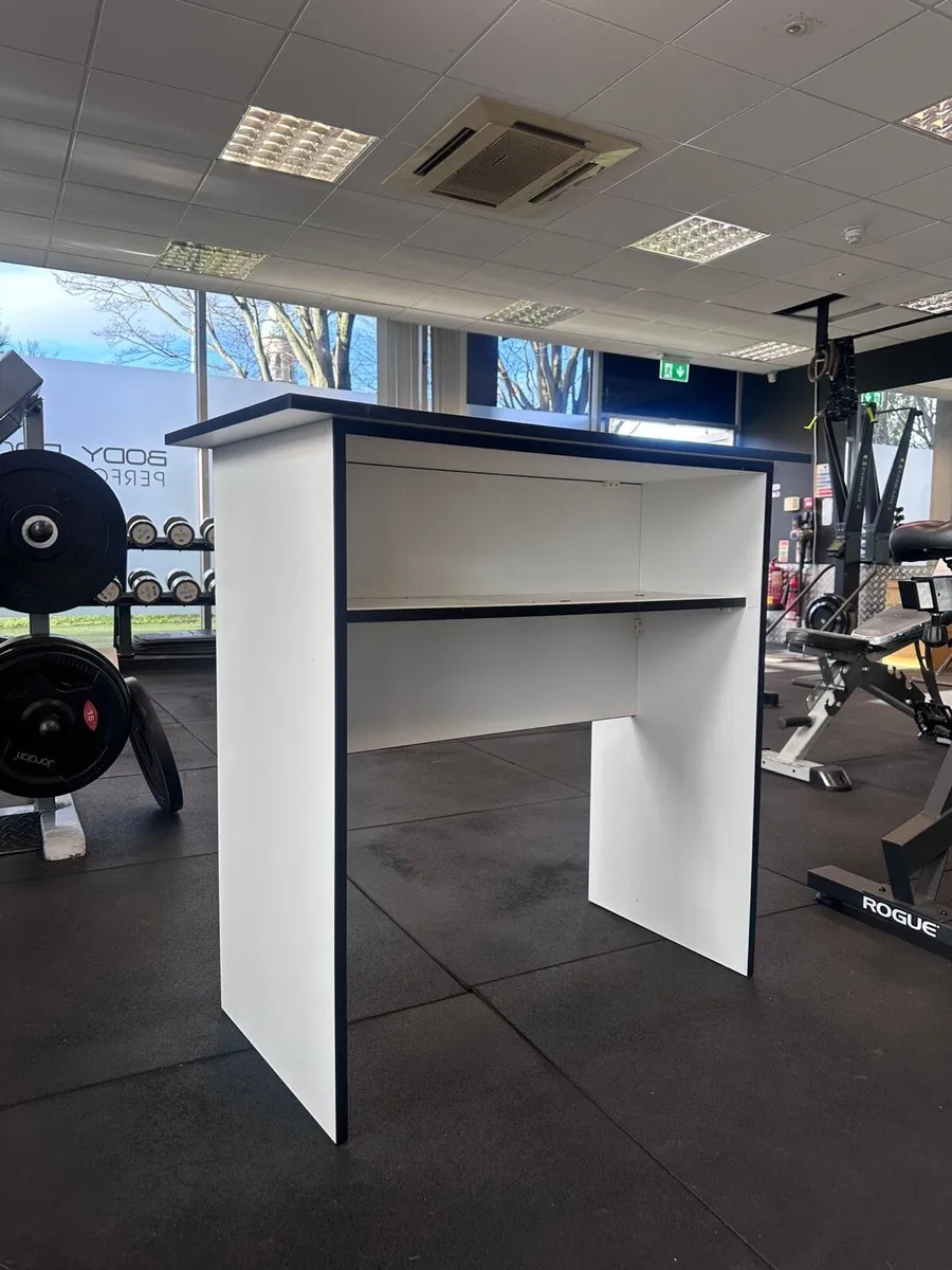 Office desk - Image 1