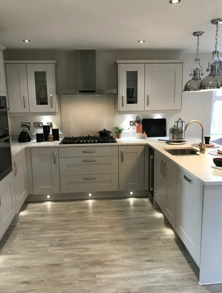 Brand new end of line shaker kitchens - Image 3