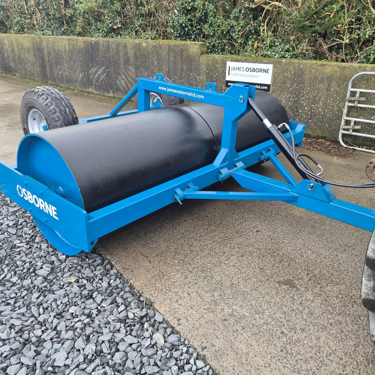 Osborne 10ft Roller on wheels - Image 1