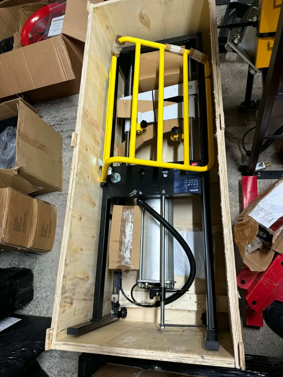 Sealey RE300 Air Coil Spring Compressor - Image 2