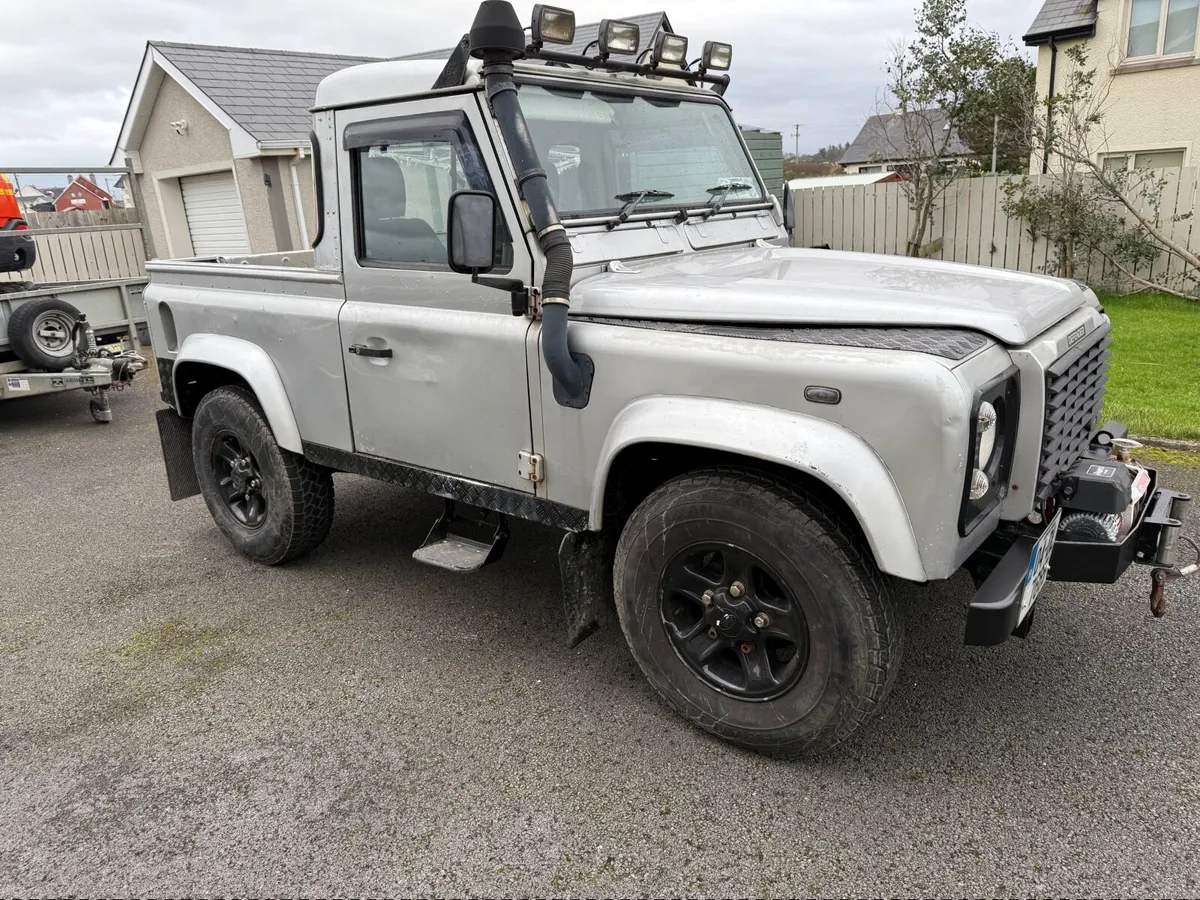 Land Rover Defender 90 - Image 1