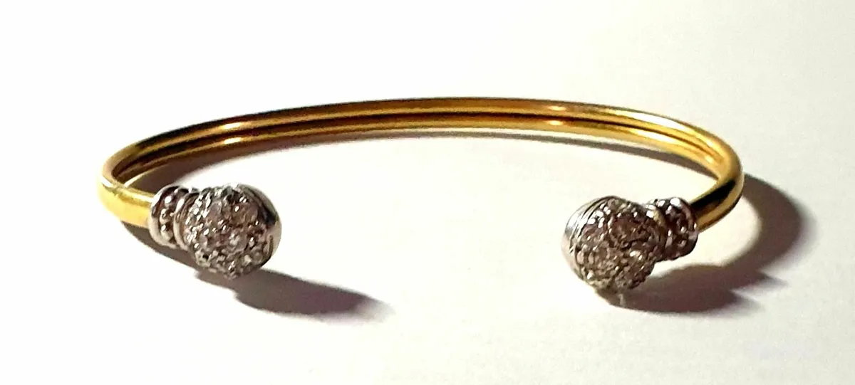 Vintage Gemset Childs 9ct Gold Torc Bangle - Image 3