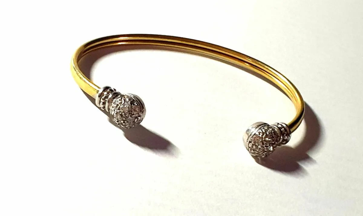 Vintage Gemset Childs 9ct Gold Torc Bangle - Image 4
