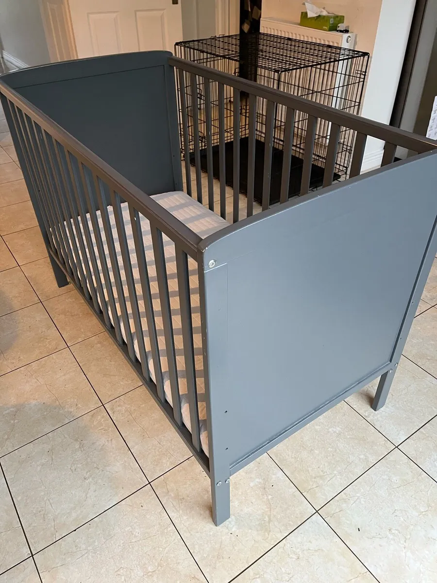 Baby cot and changing table/bath for sale - Image 2