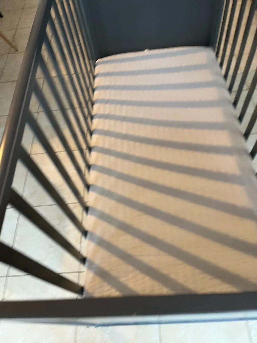 Baby cot and changing table/bath for sale - Image 1