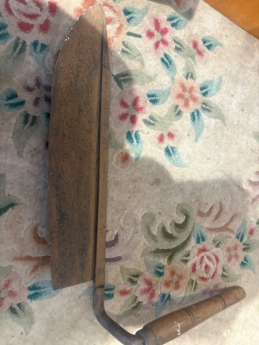 Antique hand forged sickle with wooden handle - Image 3
