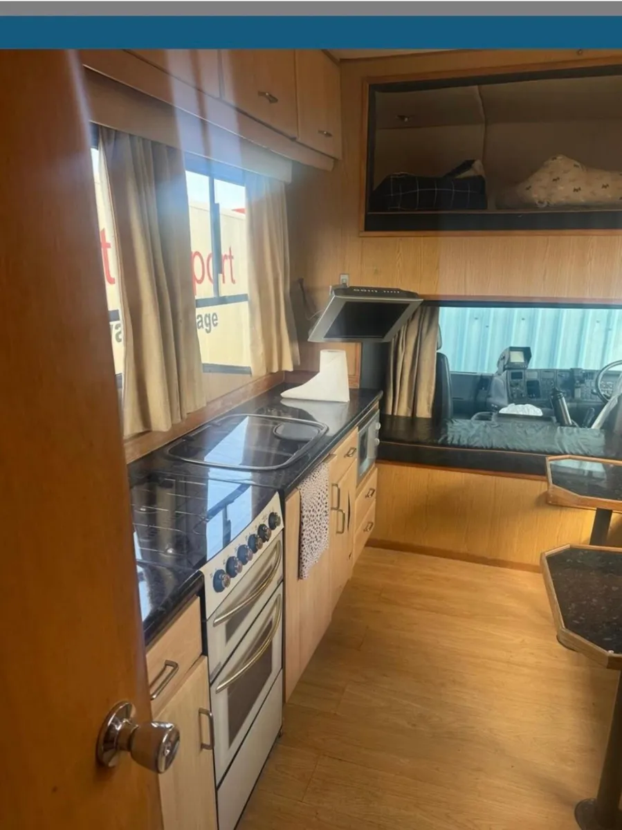 Scania 220 Maudsley  Coach Built 2000 - Image 3