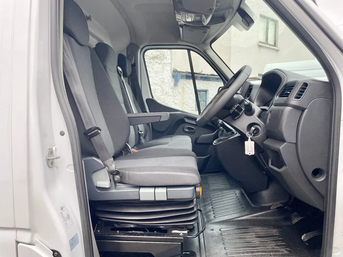 Renault Master LM35 Business+ 2.3DCI 135BHP,2023 - Image 4