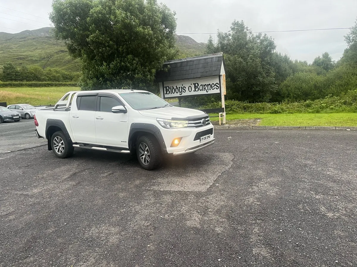 Toyota hilux invicable - Image 1