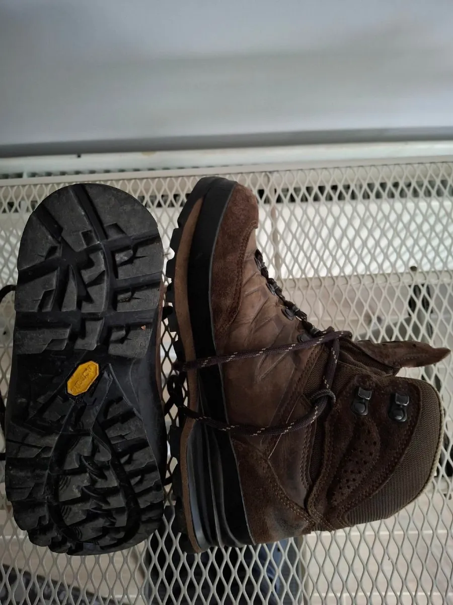 hiking boots - Image 3