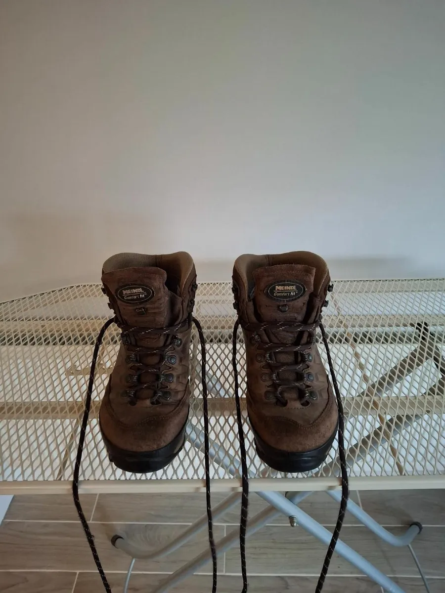 hiking boots - Image 4
