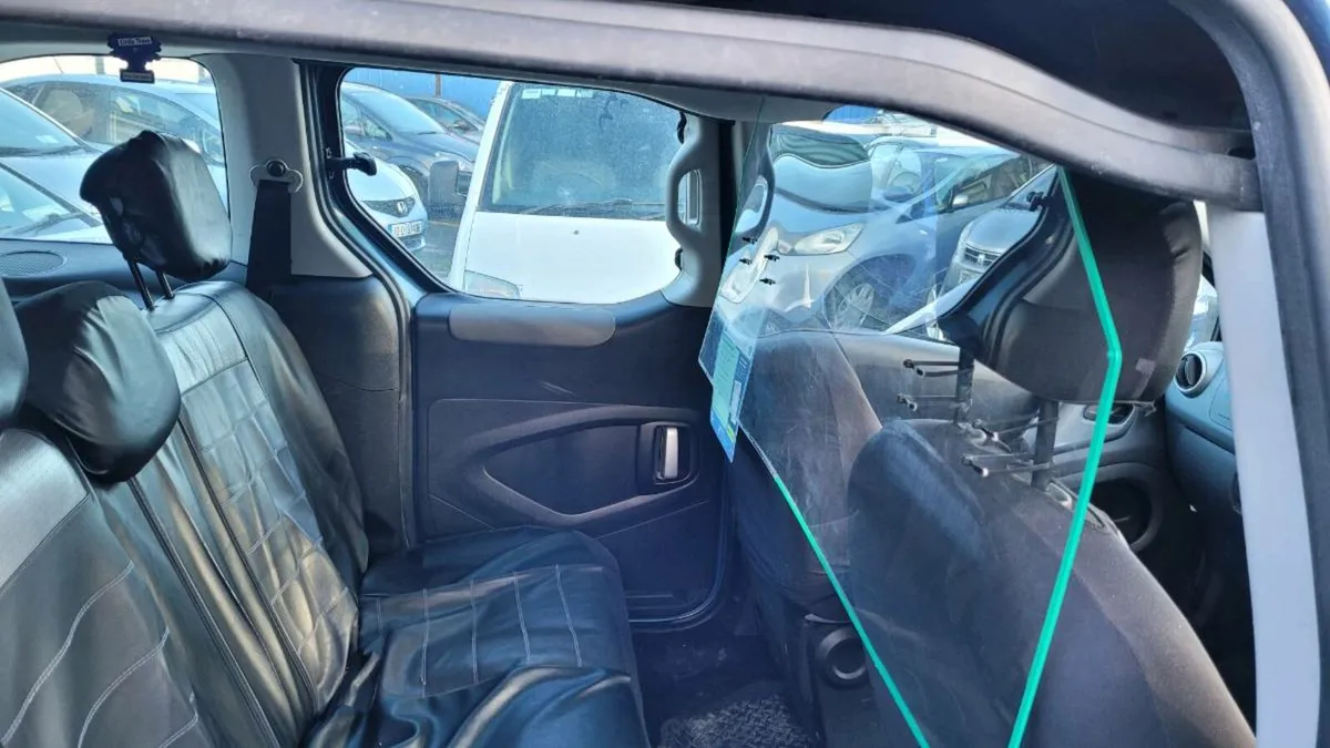 Taxi for sale - Image 2