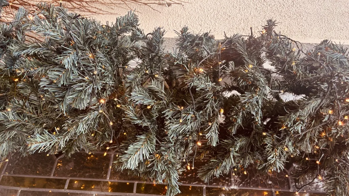 Artificial pine arch - Image 1