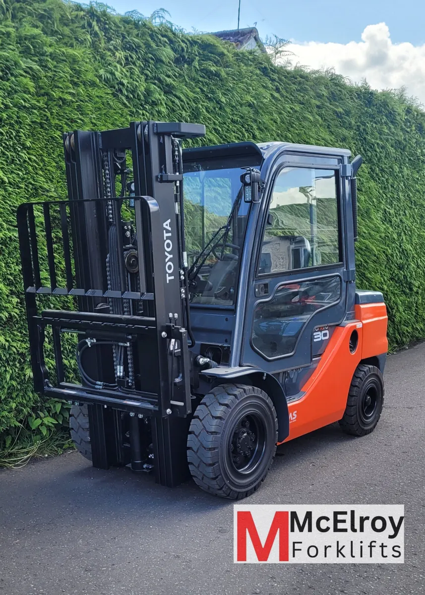 New 3 ton Forklifts Toyota and Caterpillar - Image 3