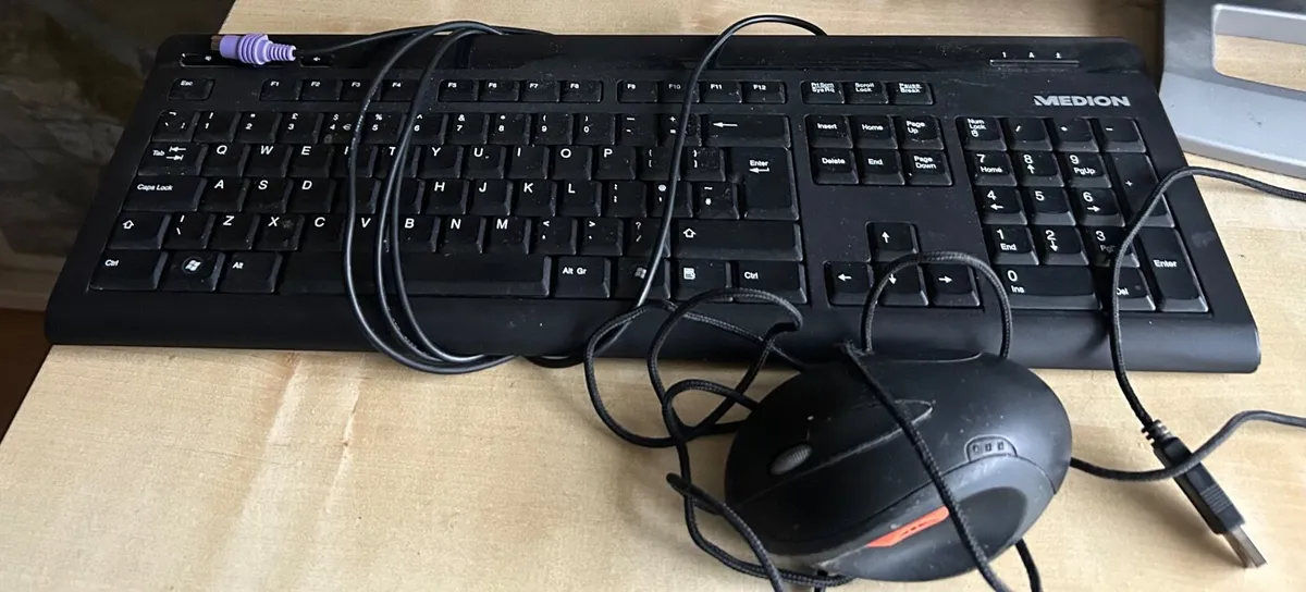 PC  : H P  and all accessories - Image 2