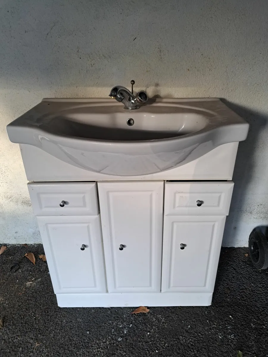 Vanity unit and sink - Image 3