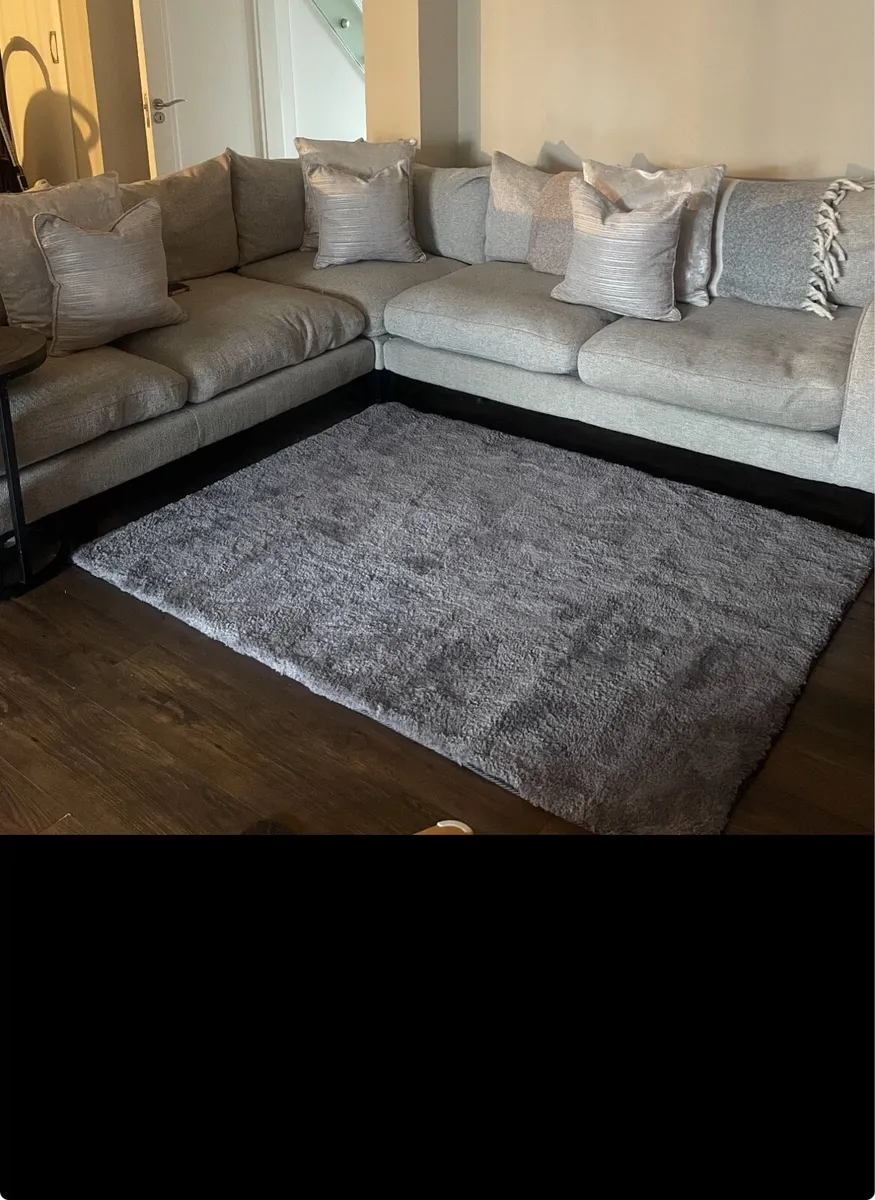 Corner couch - Image 1