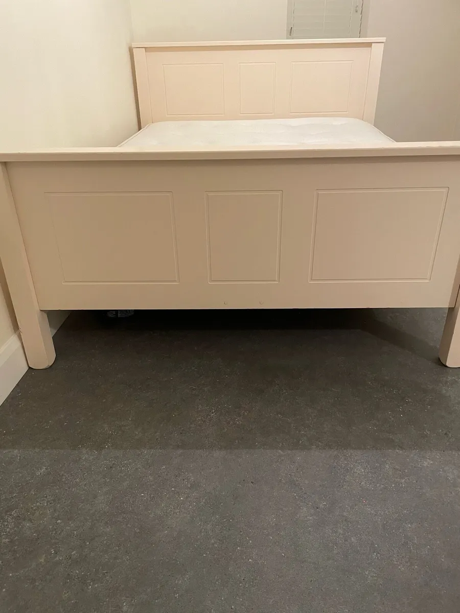 A Kingsize bed - Image 2