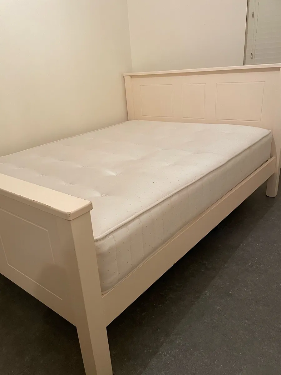 A Kingsize bed - Image 4