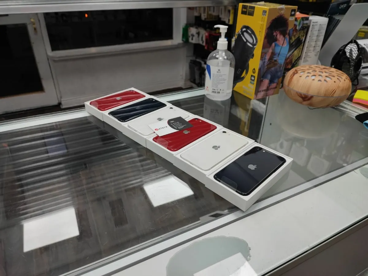 iphone se 3 new open box 100% battery