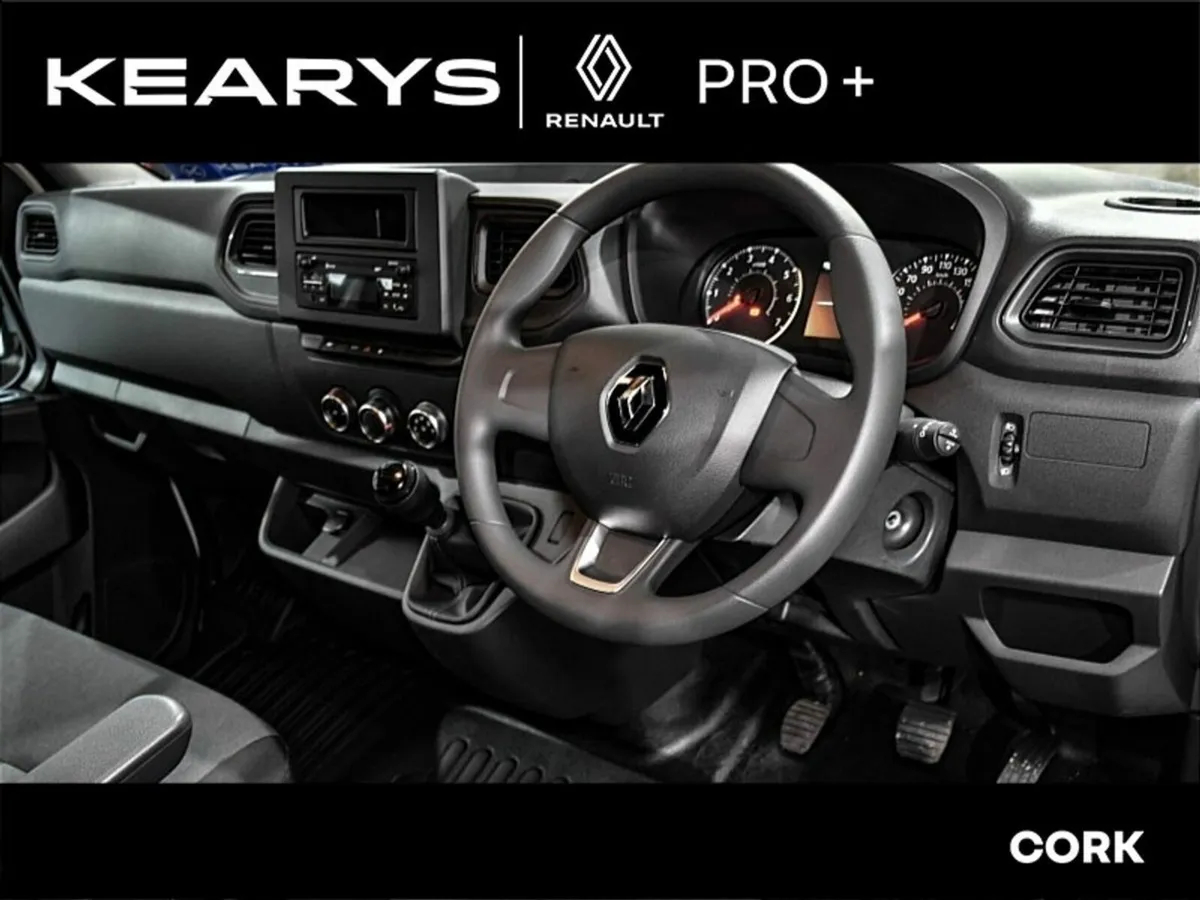 Renault Master LM35 135 Business MY22 INC VAT - Image 2