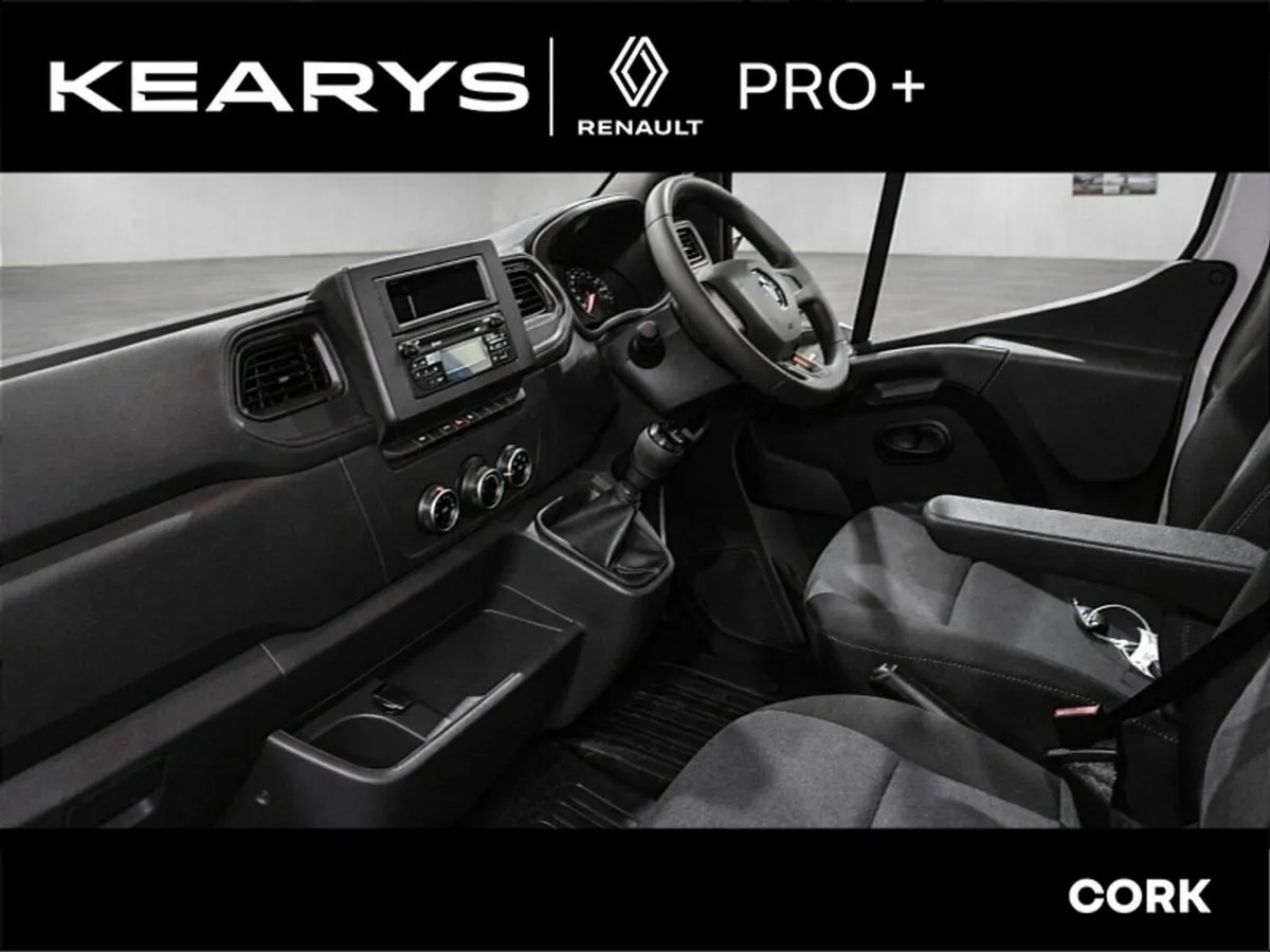 Renault Master LM35 135 Business MY22 INC VAT - Image 2