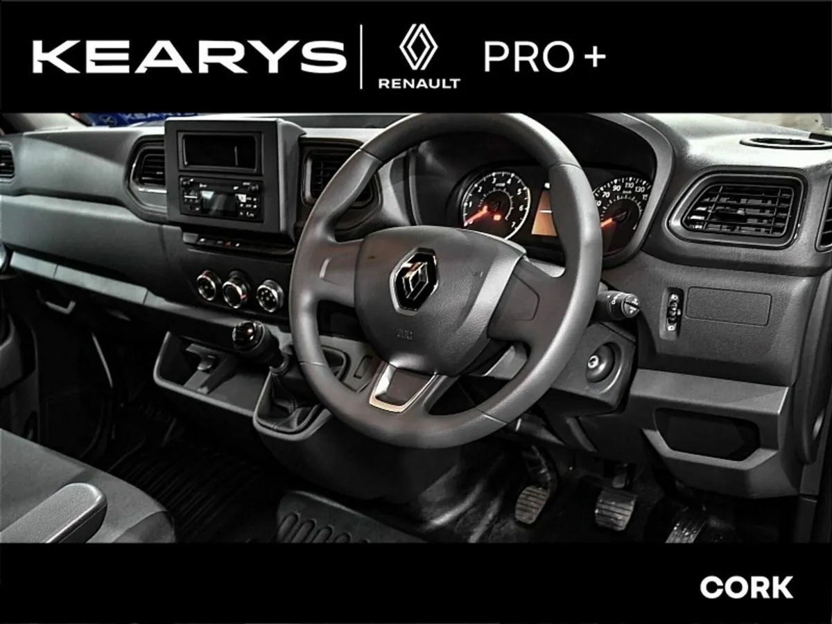 Renault Master LM35 135 Business MY22 INC VAT - Image 3