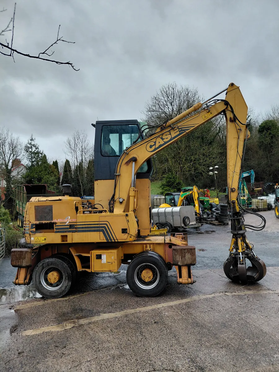 Case 588 Waste/Scrap Handler - Image 1