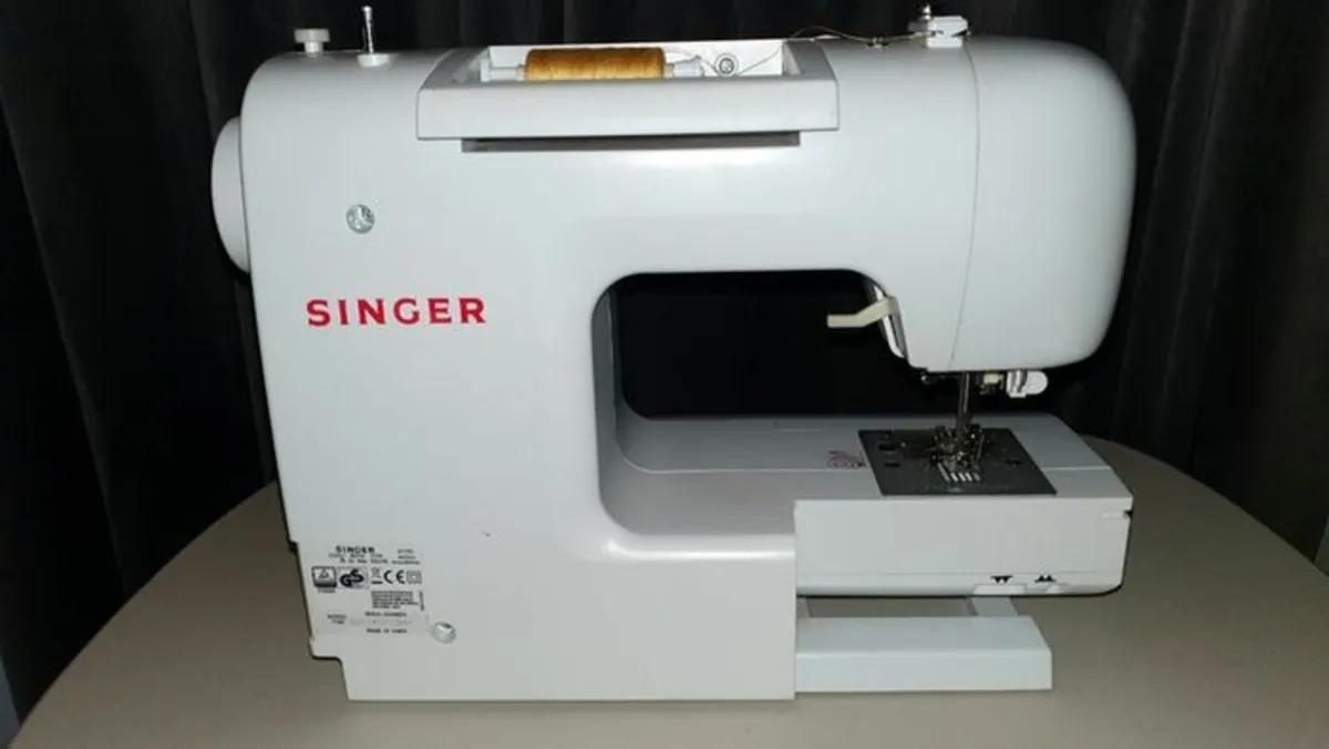 Singer Symphonie VI Electronic Sewing Machine - Image 3
