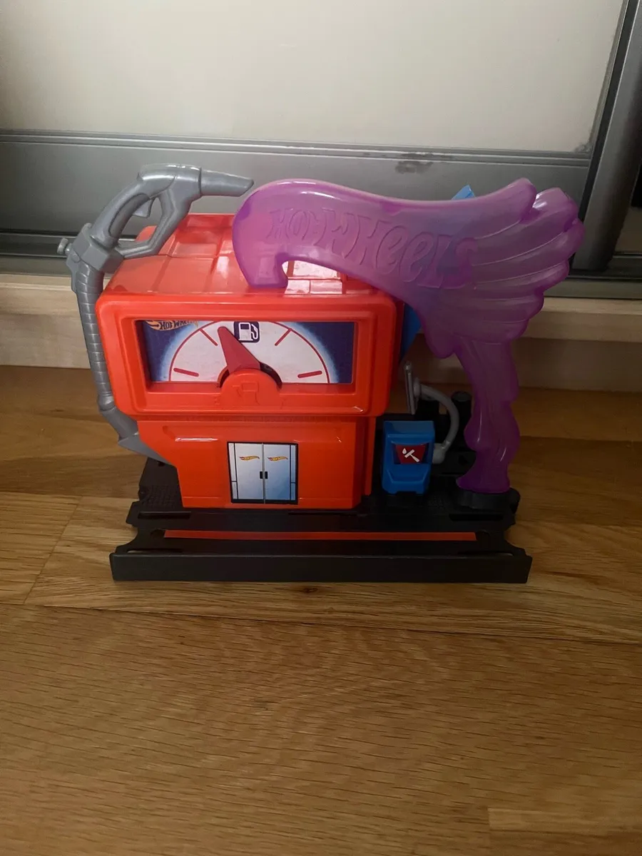 Hot wheels city downtown fuel stop - Image 1