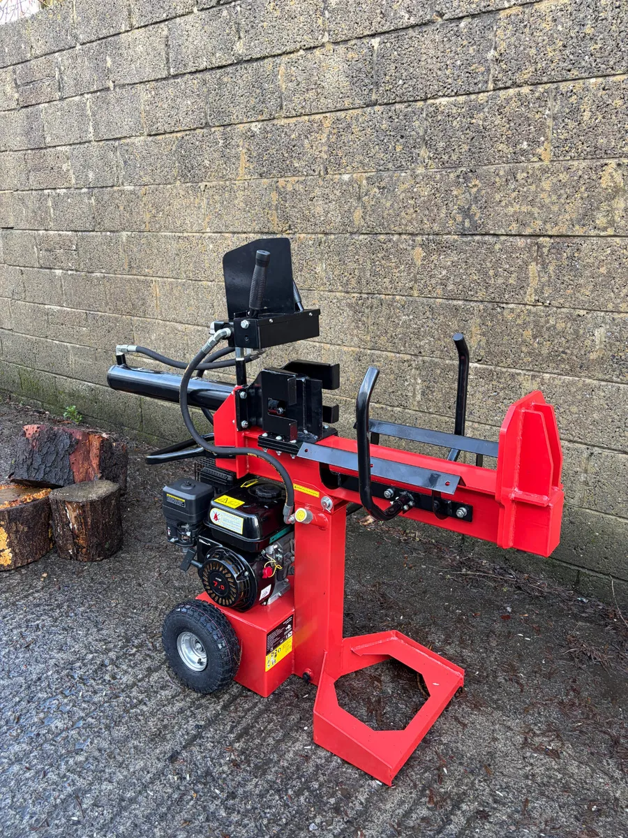 Piranha LS15T 15t Logsplitter with Petrol Engine - Image 4