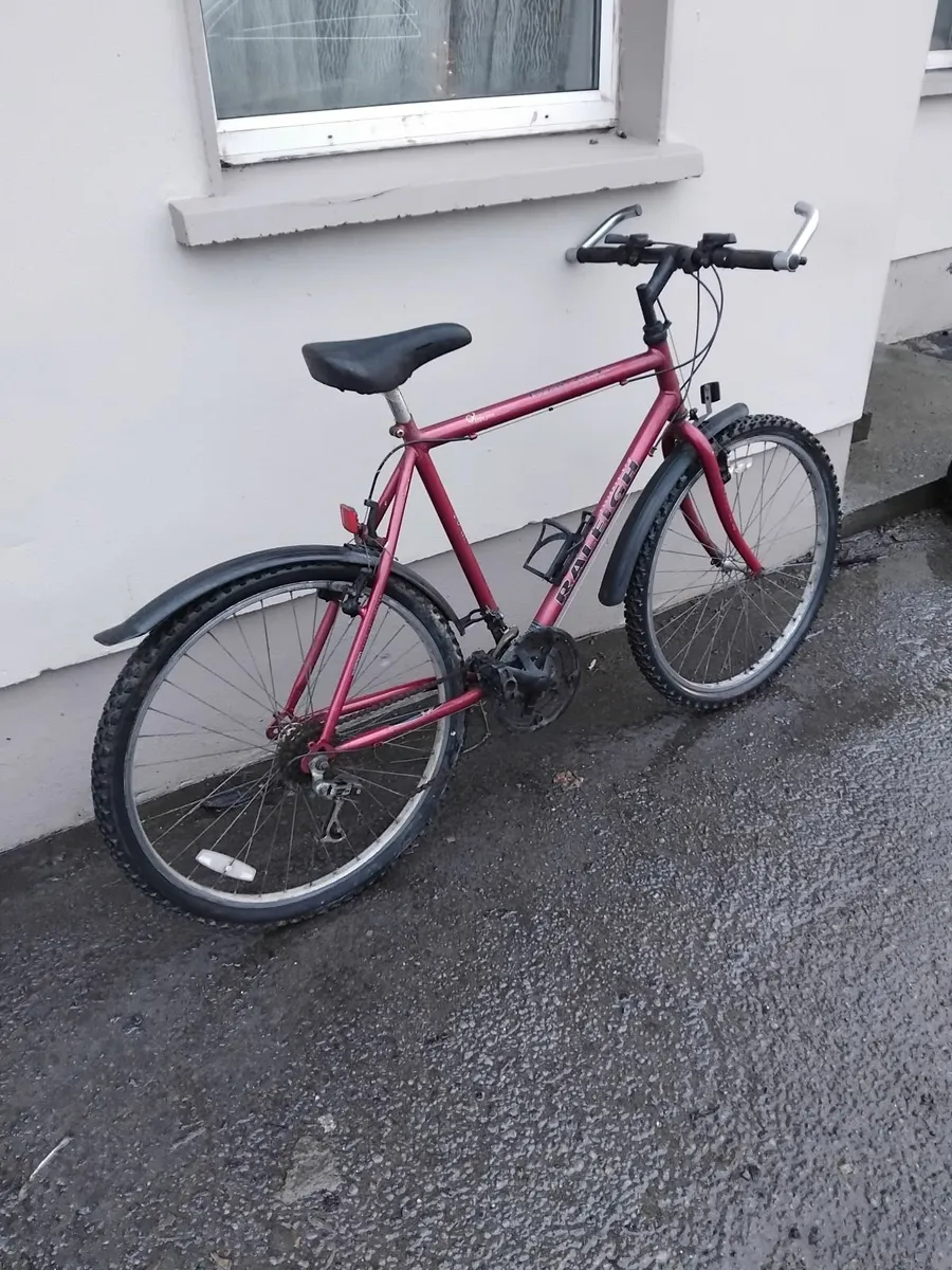 Raleigh bike 28inch working perfect priced - Image 3