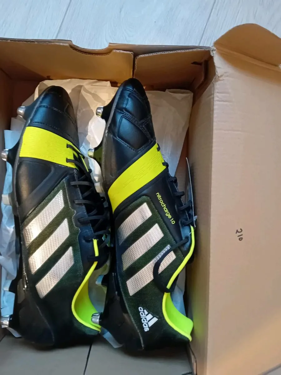Football boots - Image 1