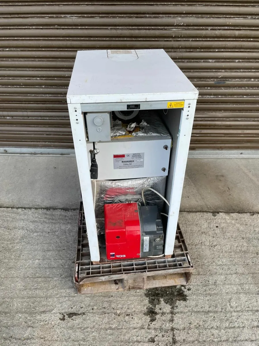 Warmflow Oil Boiler with Flue - Image 2