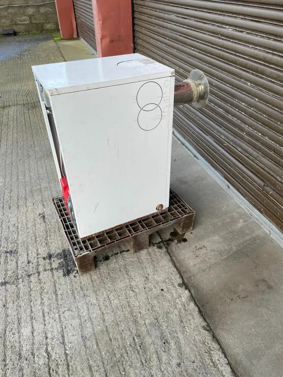 Warmflow Oil Boiler with Flue - Image 3