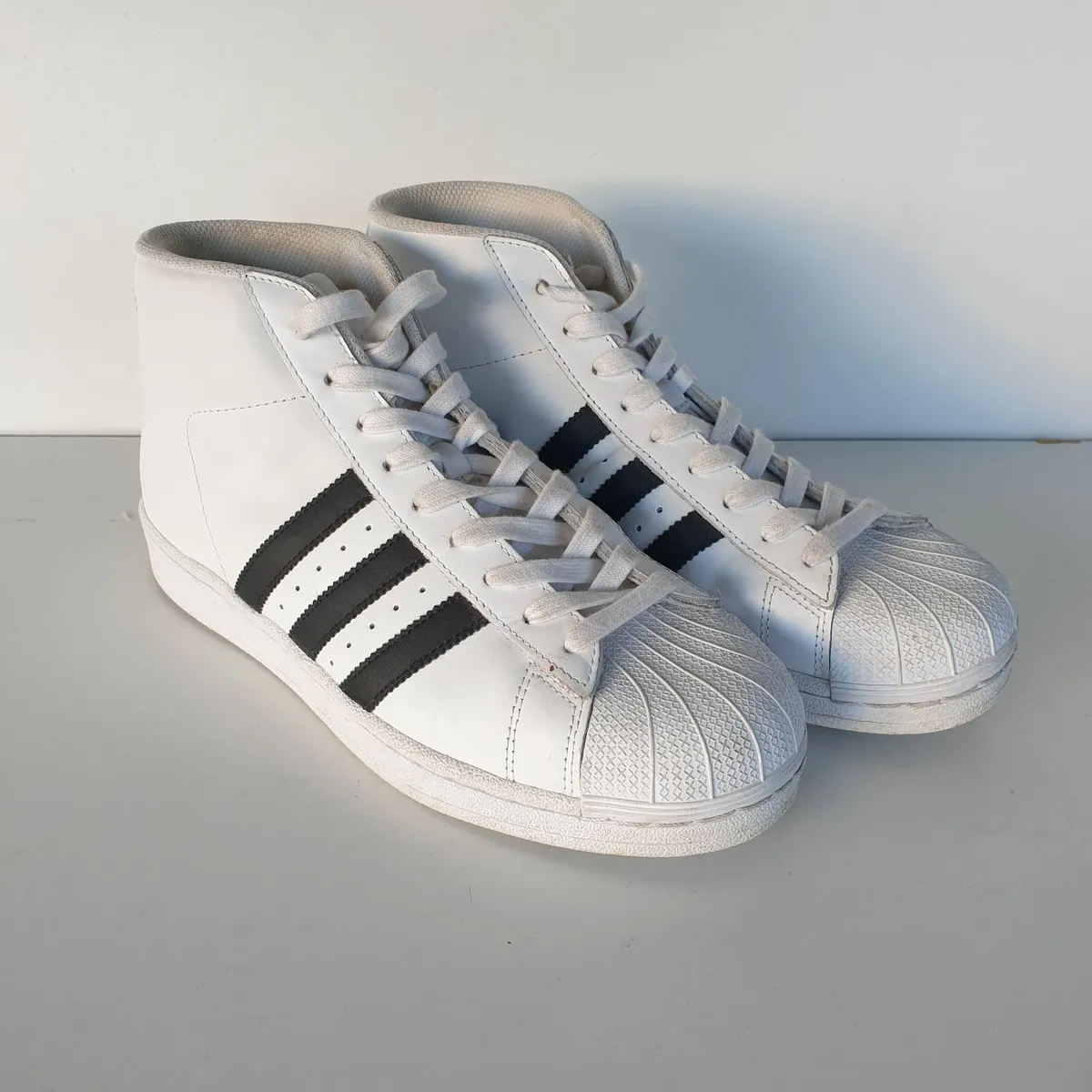 Adidas mid top trainers size 7.5 EU 41 - Image 1