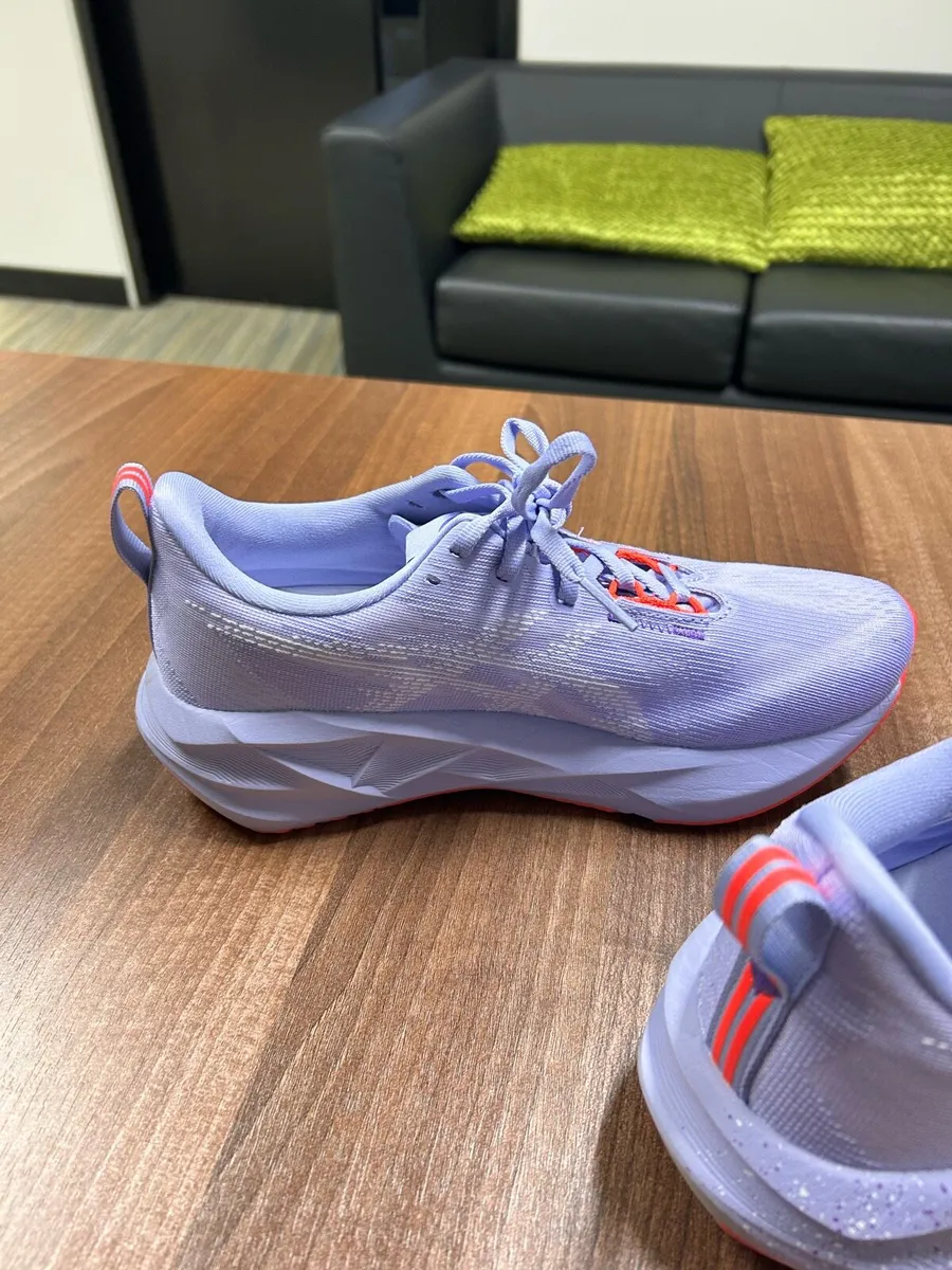 ASICS Novablast 5 Tokyo Women - Image 4