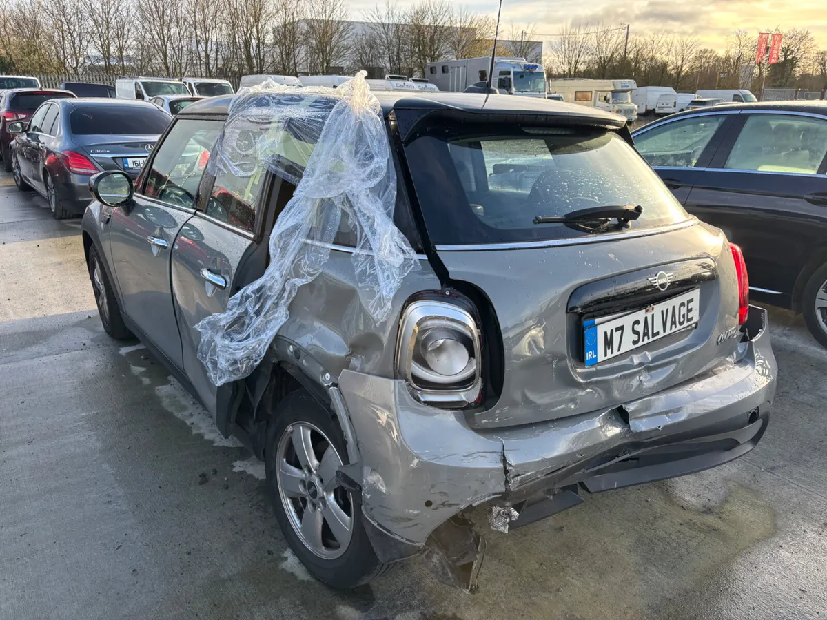 22 Mini Cooper 1.5 Petrol Auto 31km Starts - Image 4