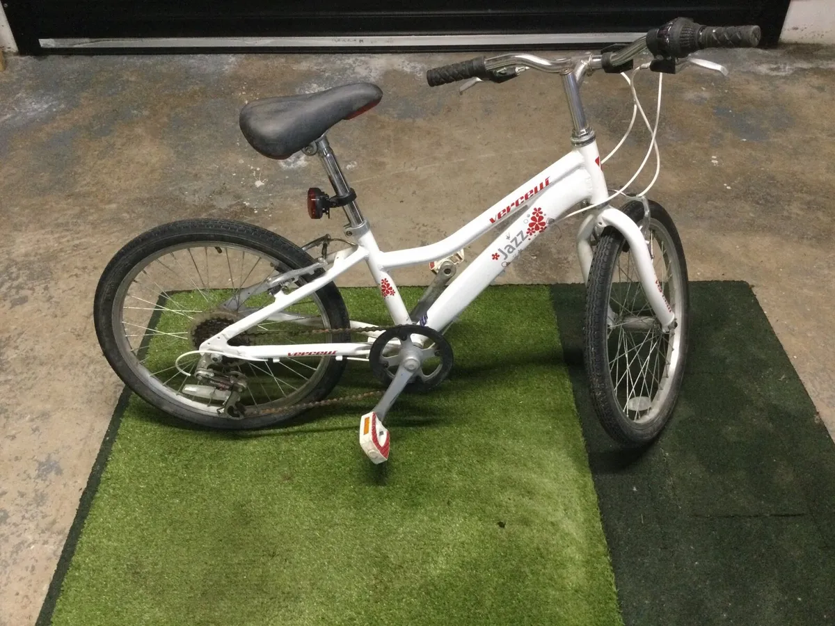 Child’s Bicycle in perfect condition - Image 2