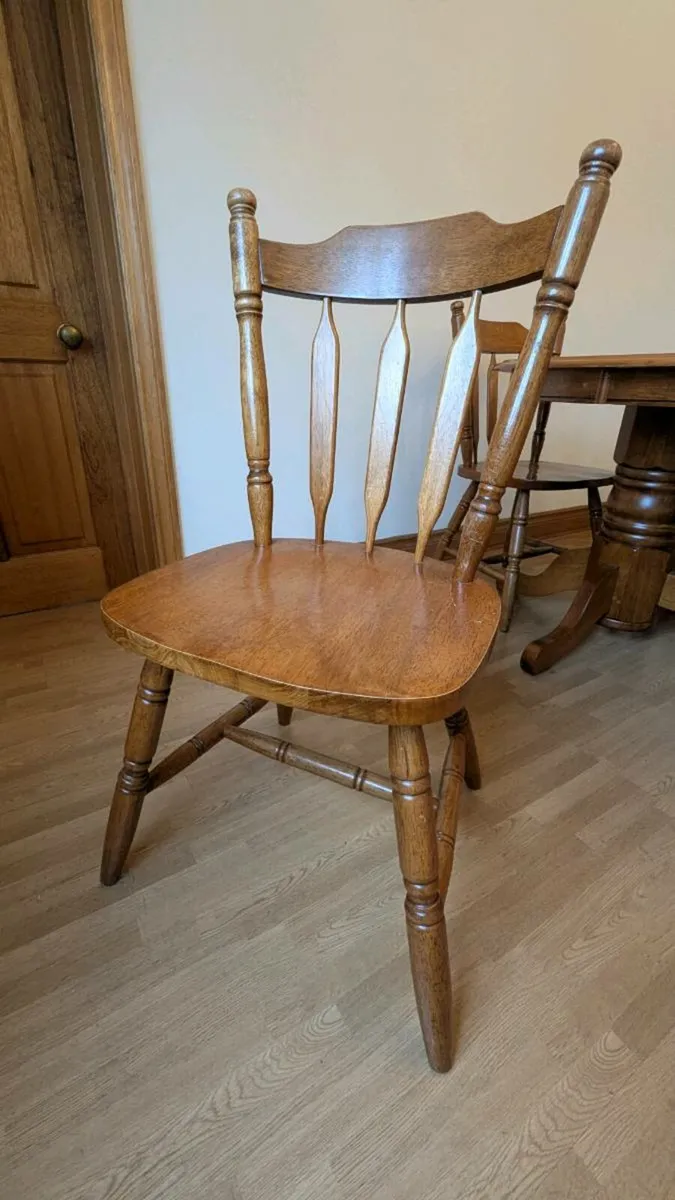 Hardwood dining room table and 6 chairs - perfect - Image 4
