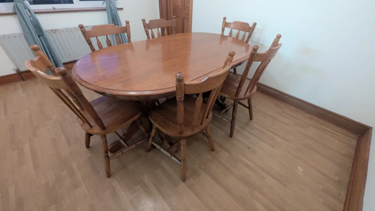 Hardwood dining room table and 6 chairs - perfect - Image 1