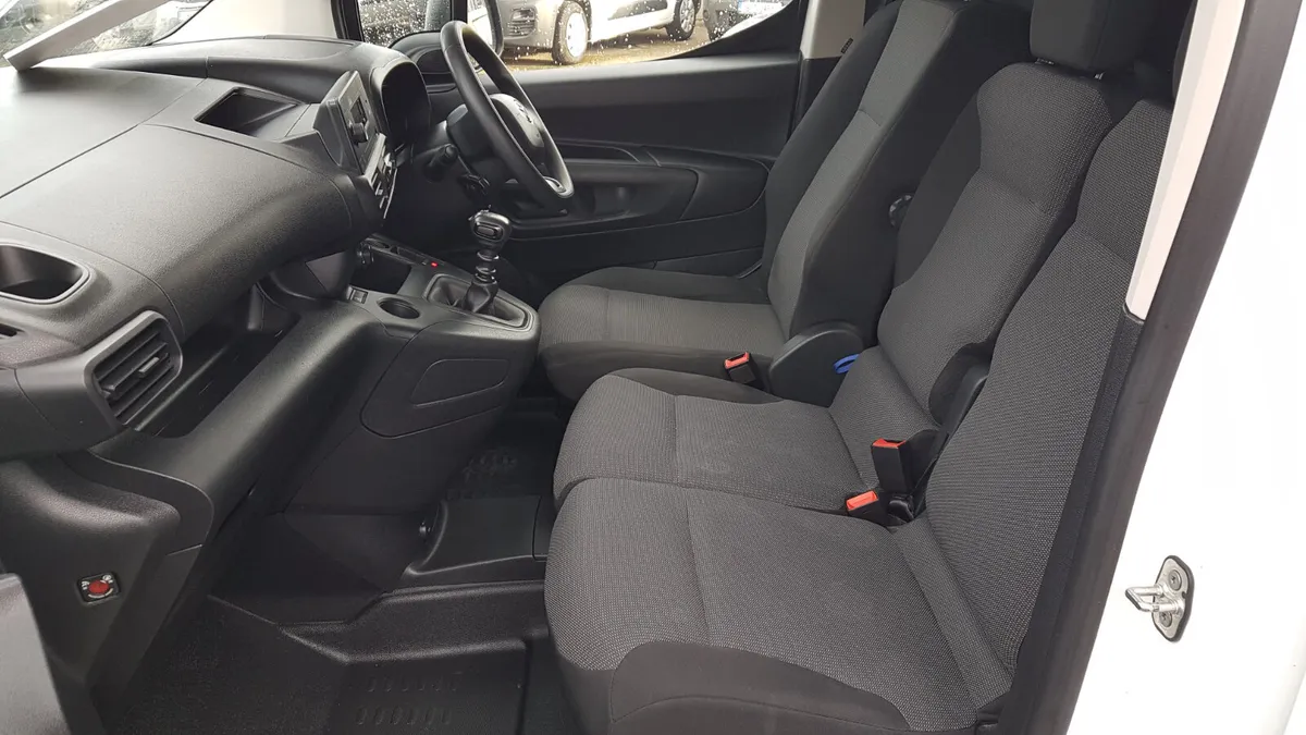 Toyota Proace City 2022 HI SPECK CITY VAN VAT INVC - Image 4