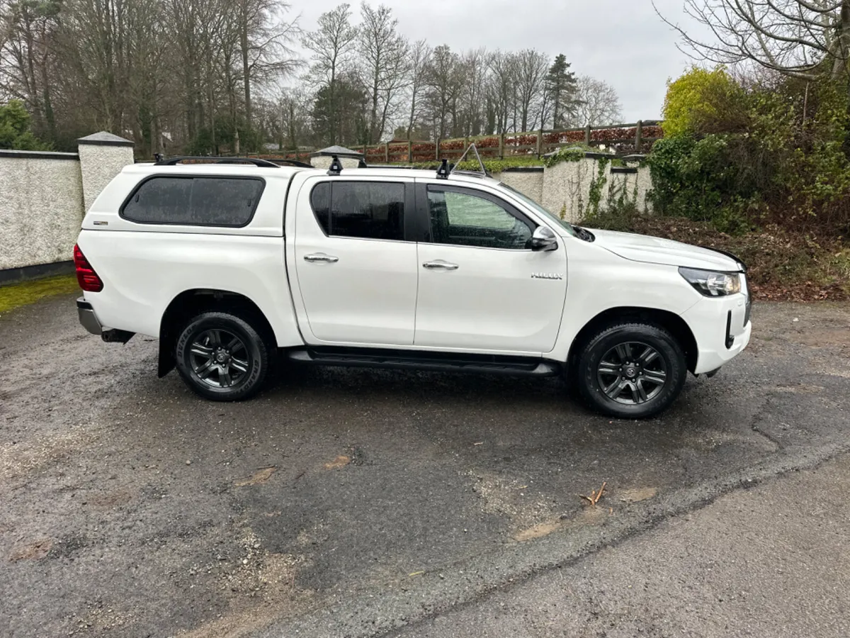 Toyota Hilux 2021 - Image 2
