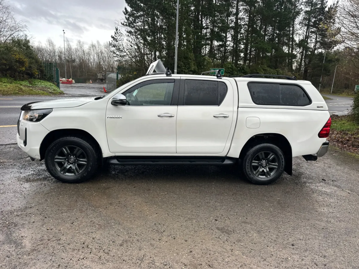 Toyota Hilux 2021 - Image 3