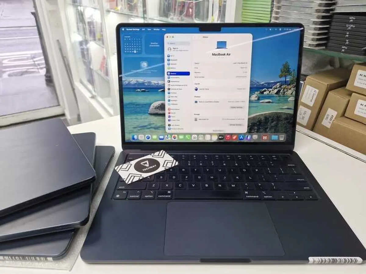 Apple Macbook Air M2 - Image 2