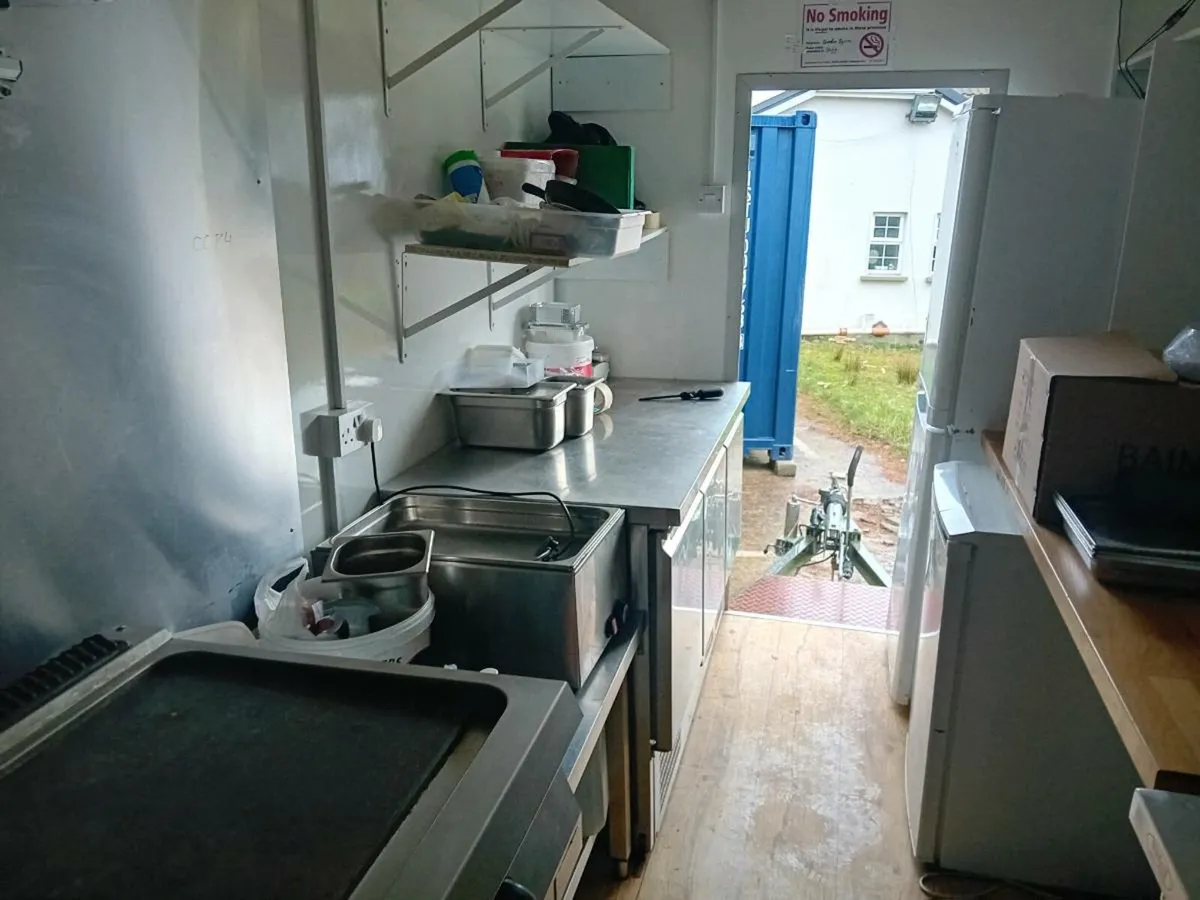 Catering trailer - Image 4