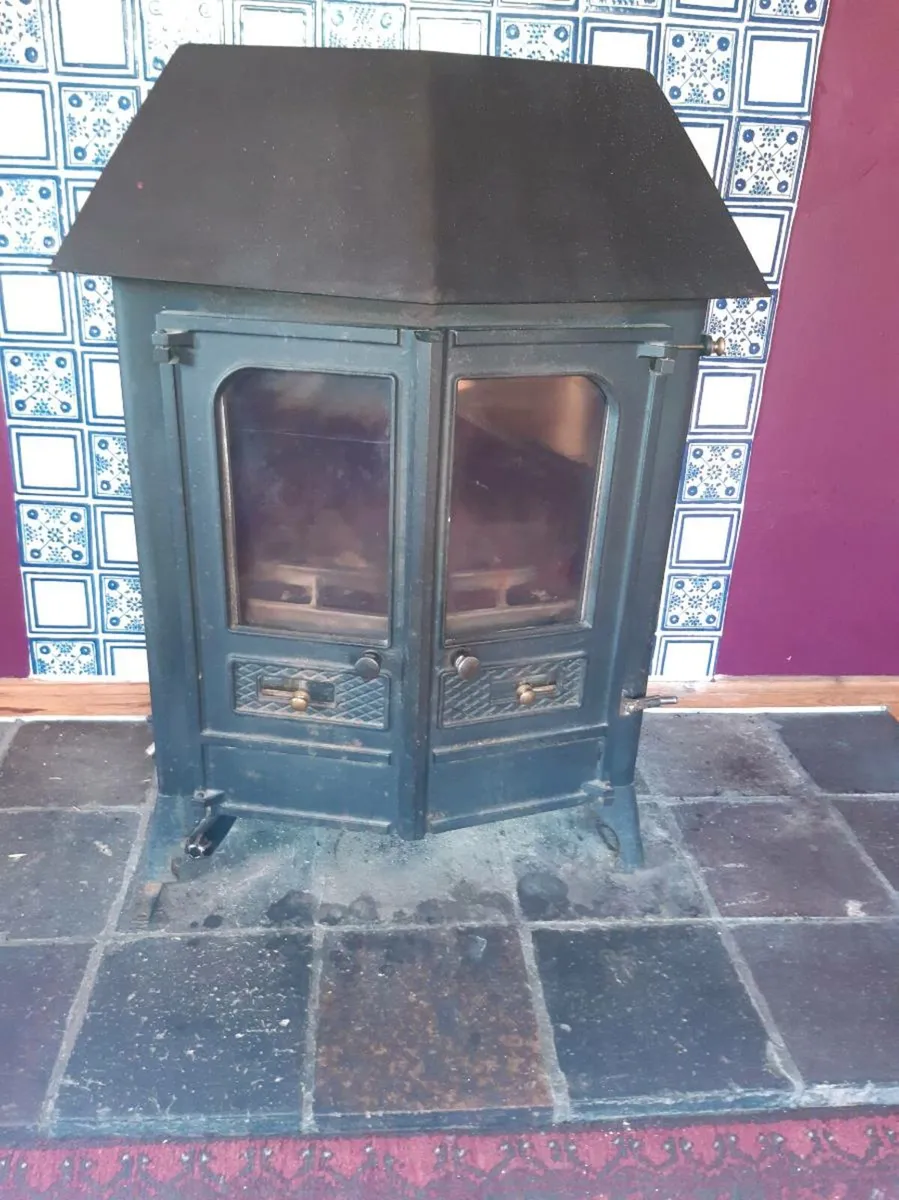 Solid fuel stove - Image 1